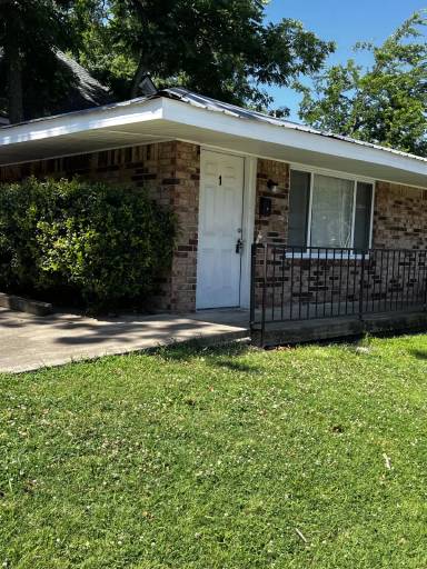Main picture of 1620 South H