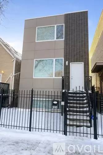 Main picture of 2050 N Hamlin Ave