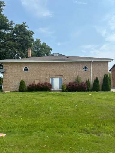Main picture of 9900 W Fond du Lac Ave