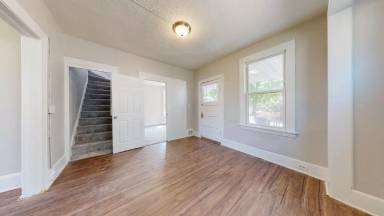 Main picture of 3201 W 94th St