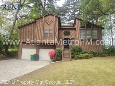 Main picture of 4545 Kings Crossing Dr NE