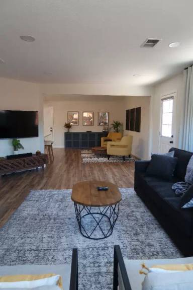 Main picture of 636 Asbury Ln