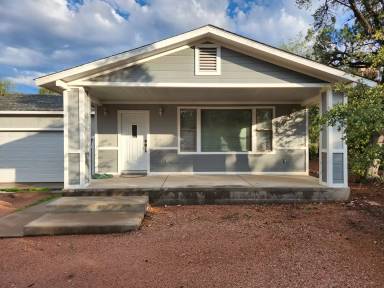 Main picture of 609 N Luzern Cir