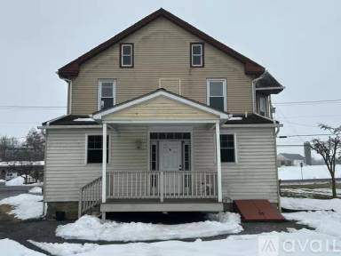 Main picture of 3033 Lincoln Hwy E