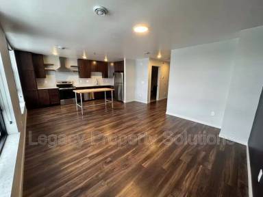 Main picture of 208 E Greenfield Ln
