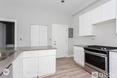 Main picture of 3000 N Sheffield Ave