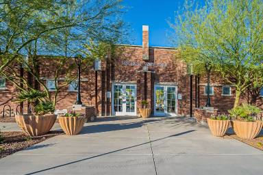 Main picture of 2493 N Heritage St