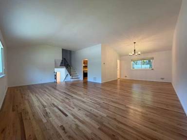 Main picture of 4 Greentree Dr