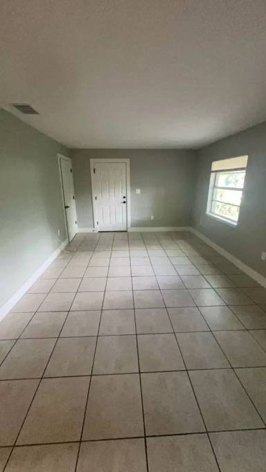 Main picture of 1206 W Highland St