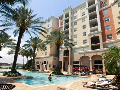 Main picture of Porto Bellagio Condominiums