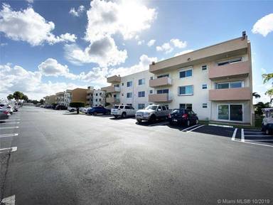 Main picture of 10300 SW 24th St