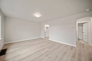 Main picture of 303 S Hilton St