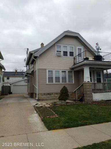 Main picture of 2259 N 72nd St