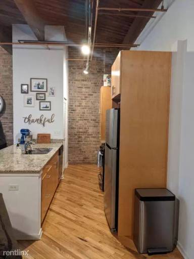 Main picture of 1000 West Adams Condo