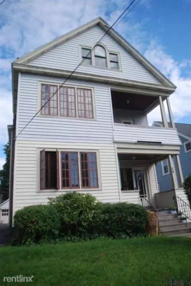 Main picture of 24 Pinewood Ave
