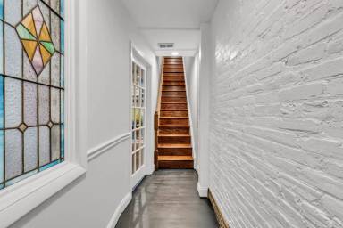 Main picture of 1234 Light St