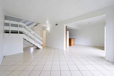 Main picture of 180 SW 3rd Ave