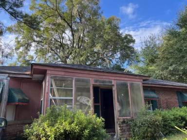 Main picture of 913 Adel St