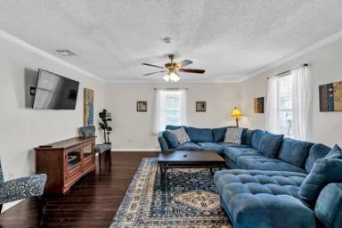 Main picture of 5000 Saint Claude Ave