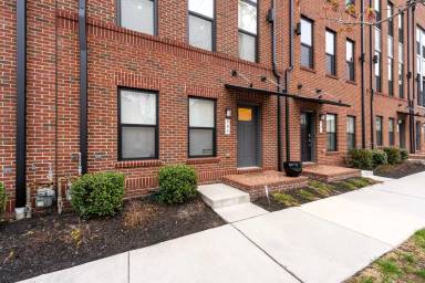 Main picture of 905 Grundy St