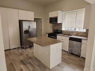 Main picture of 4909 East Fwy