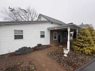 Main picture of 16517 National Pike