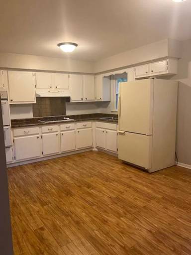 Main picture of 2 W Eureka Dr