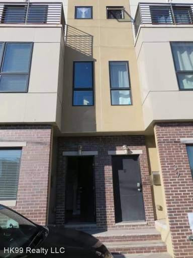 Main picture of 1310 N Hope St