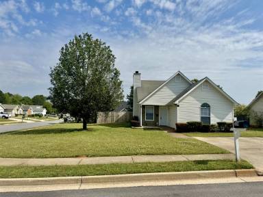 Main picture of 226 Autumn Lake Way
