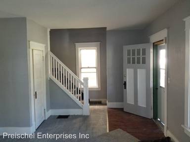 Main picture of 18 Richlawn Ave