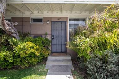 Main picture of 5075 Bayard St