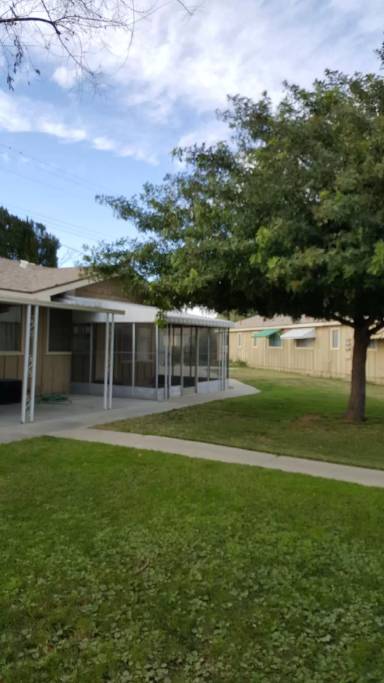 Main picture of 150 E Lakeshore Dr