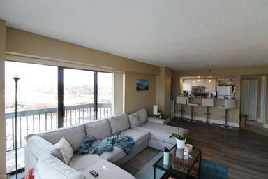 Main picture of 23 North Beacon St