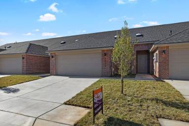 Main picture of 7614 Woodford Ave