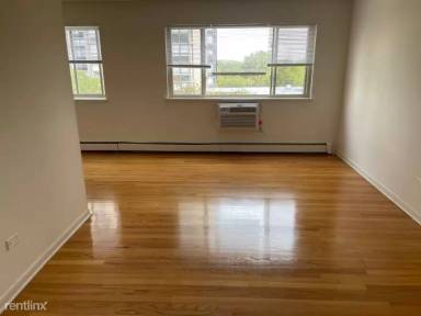 Main picture of 5730 N Sheridan Rd