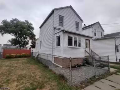 Main picture of 666 Maple Ave