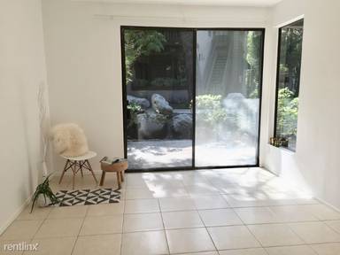 Main picture of 2510 W MacArthur Blvd