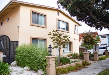 Main picture of 328 S Doheny Dr