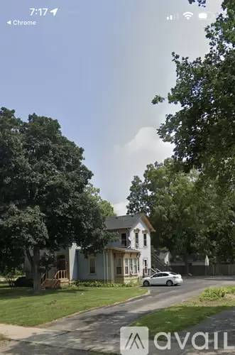 Main picture of 404 S Batavia Ave