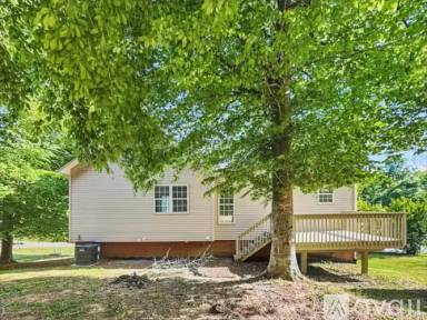 Main picture of 305 Baytree Dr