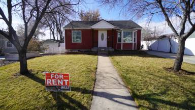 Main picture of 165 E Lakeview Dr