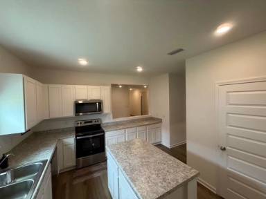 Main picture of 80 Silverthorn St