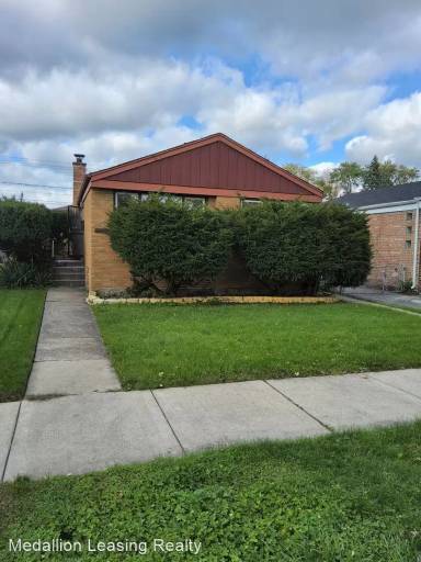 Main picture of 916 W 129th Pl