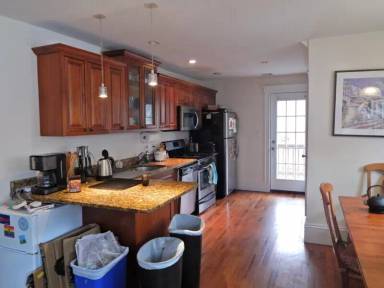 Main picture of 10 Stockwell St