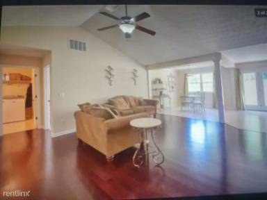 Main picture of 6304 Aurora Ave