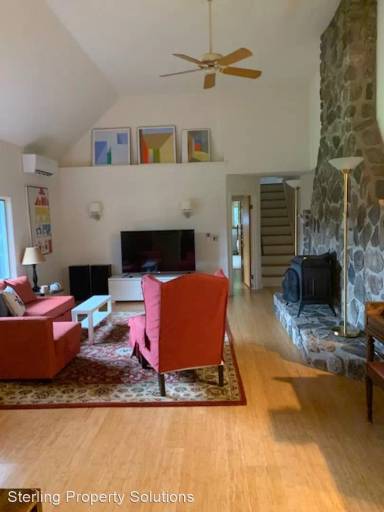 Main picture of 200 Dingle Ridge Rd