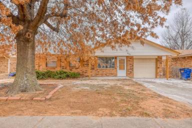 Main picture of 663 W Perry Dr