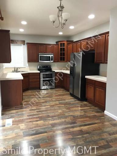 Main picture of 812 SW Grant Way