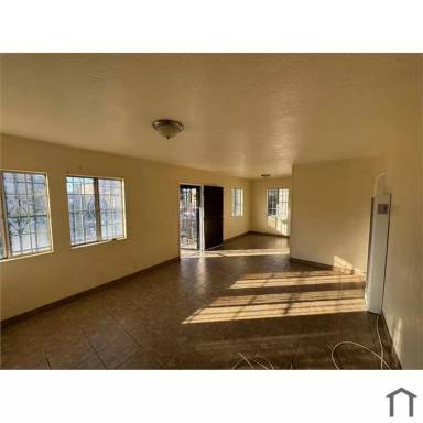 Main picture of 1939 West Blvd