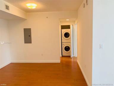 Main picture of 601 NE 23rd St